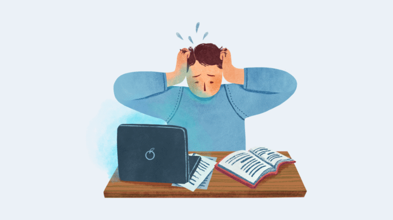 sinais de burnout no trabalho: pessoa sobrecarregada com as mãos na cabeça em frente ao computador